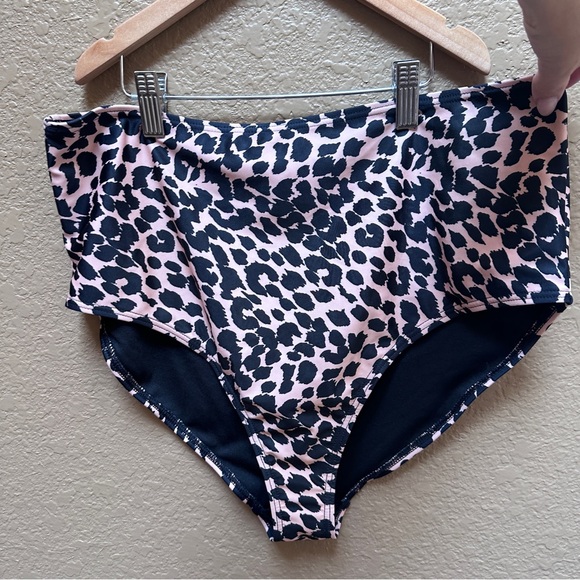Collectif x Playful Promises Leopard Print Swimwear Set - Picture 4 of 7